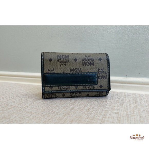 Authentic MCM Monogram 6 Key Holder Wallet - Picture 4 of 12